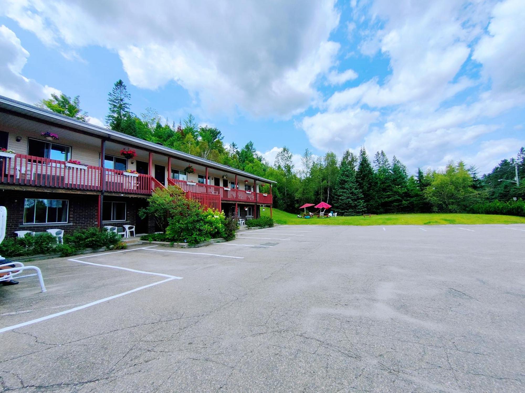 Motel Le Radisson De Val-David Exterior photo