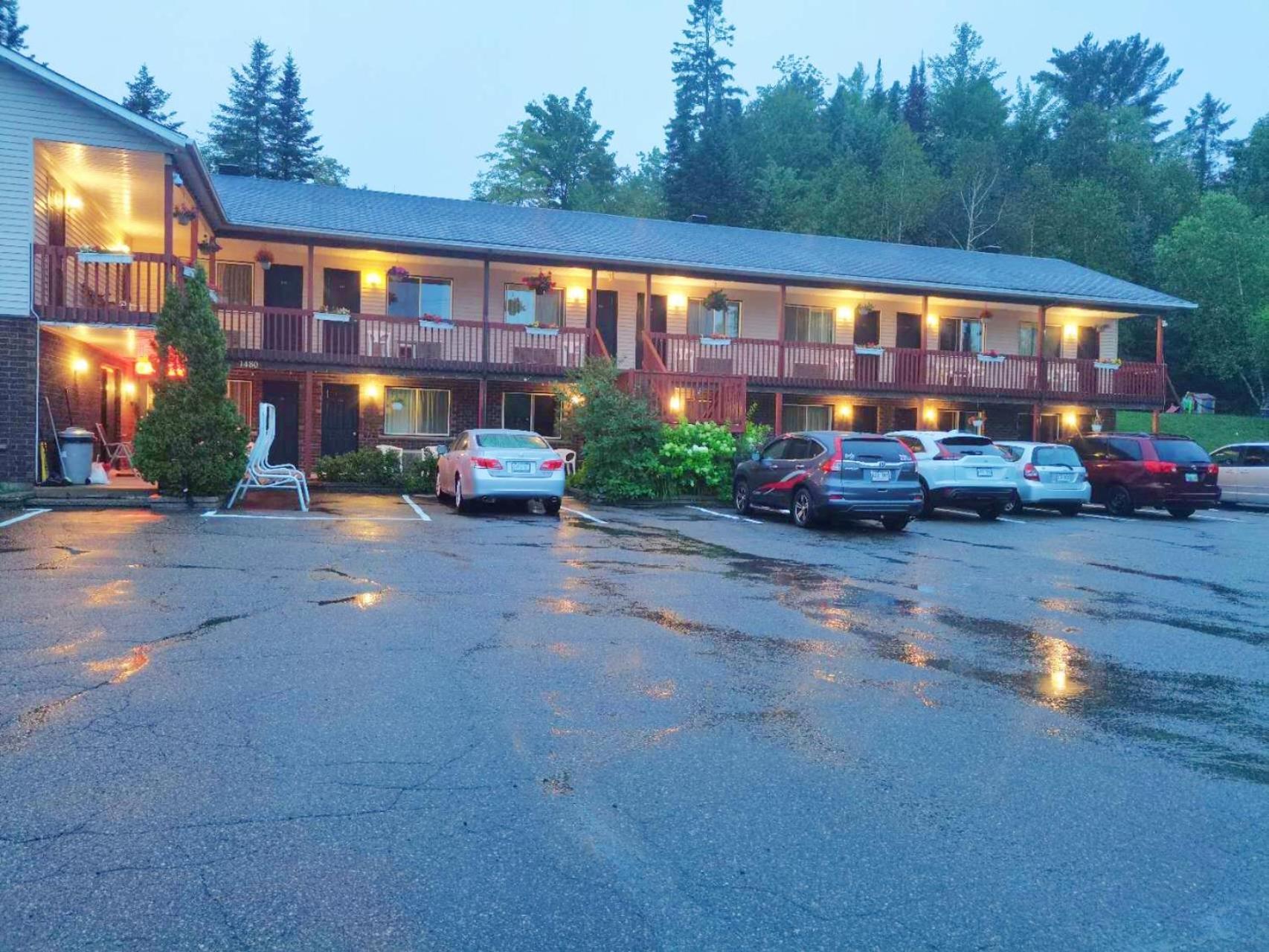 Motel Le Radisson De Val-David Exterior photo